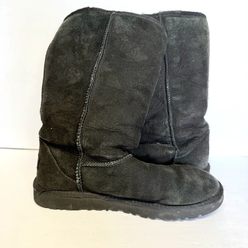 UGG Black Classic Tall Boot Winter Sheepskin Fur Women Size 6